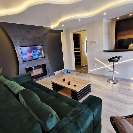 Brend New Luxurious Apartment In Downtown With Free Parking Νόβι Σαντ Εξωτερικό φωτογραφία