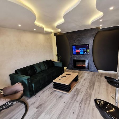 Brend New Luxurious Apartment In Downtown With Free Parking Νόβι Σαντ Εξωτερικό φωτογραφία