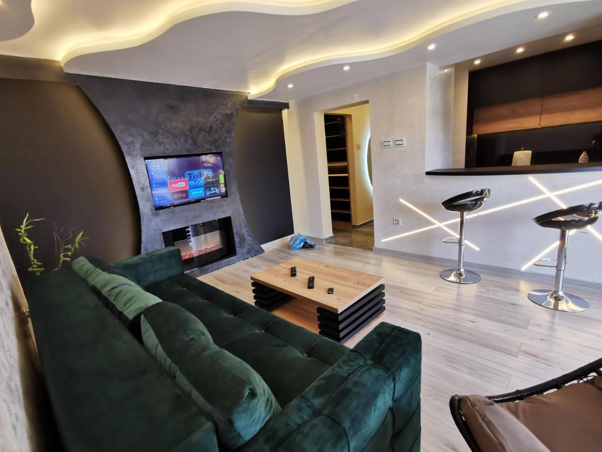 Brend New Luxurious Apartment In Downtown With Free Parking Νόβι Σαντ Εξωτερικό φωτογραφία
