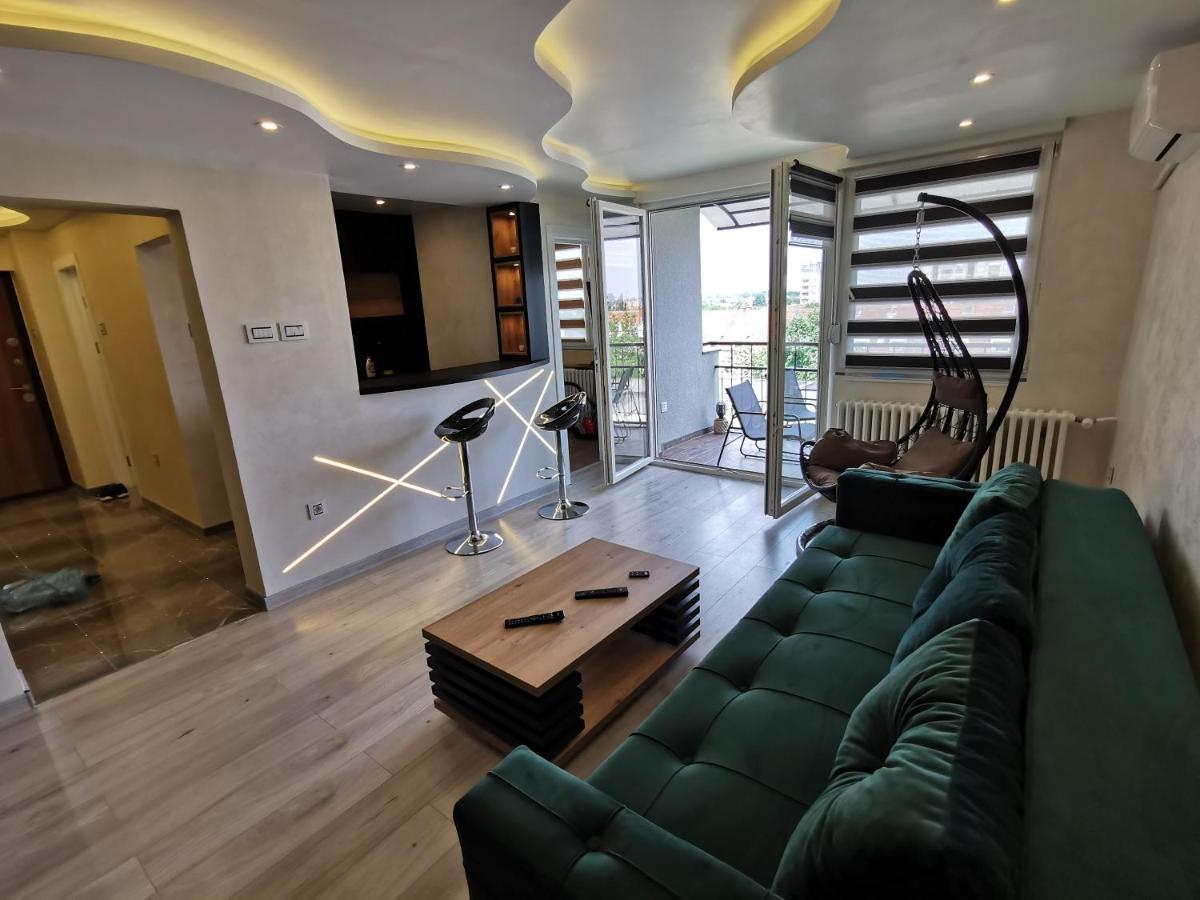 Brend New Luxurious Apartment In Downtown With Free Parking Νόβι Σαντ Εξωτερικό φωτογραφία