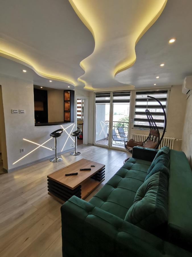 Brend New Luxurious Apartment In Downtown With Free Parking Νόβι Σαντ Εξωτερικό φωτογραφία