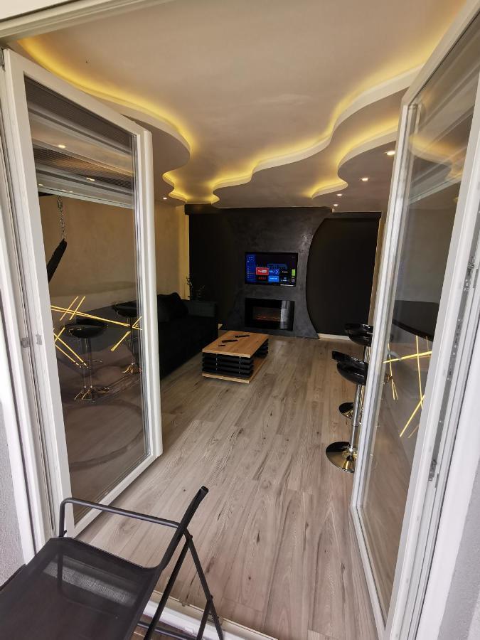 Brend New Luxurious Apartment In Downtown With Free Parking Νόβι Σαντ Εξωτερικό φωτογραφία