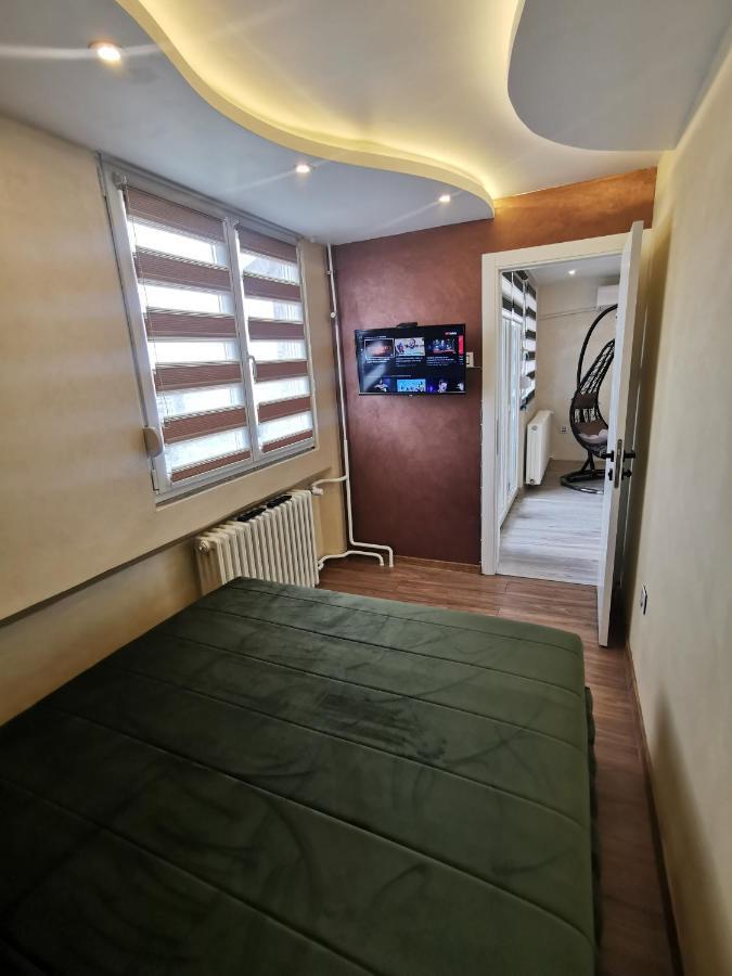 Brend New Luxurious Apartment In Downtown With Free Parking Νόβι Σαντ Εξωτερικό φωτογραφία