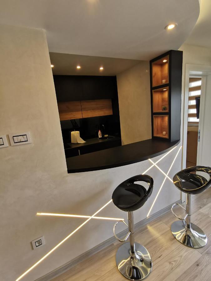 Brend New Luxurious Apartment In Downtown With Free Parking Νόβι Σαντ Εξωτερικό φωτογραφία