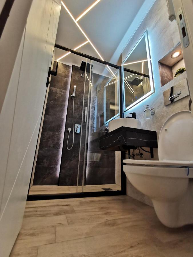 Brend New Luxurious Apartment In Downtown With Free Parking Νόβι Σαντ Εξωτερικό φωτογραφία